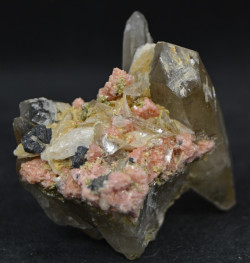 Bertrandite, rhodochrosite