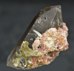 Rhodochrosite, bertrandite,...