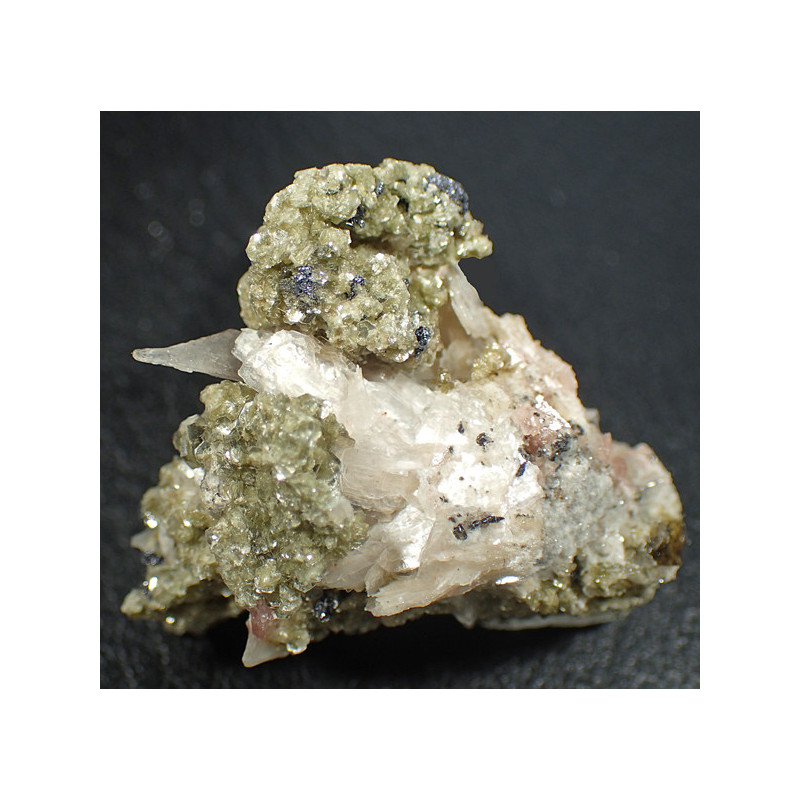 Bertrandite, muscovite