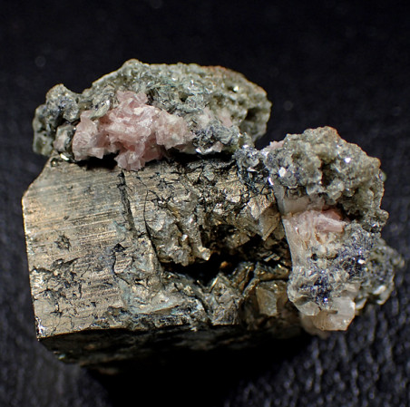 Pyrite, rhodochrosite, bertrandite