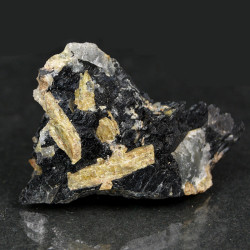 Rinkite-(Ce), britholite-(Ce)