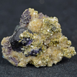 Bertrandite, fluorite