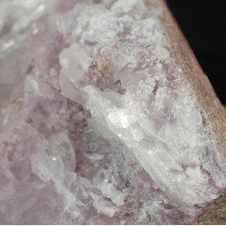 Portlandite, bentorite