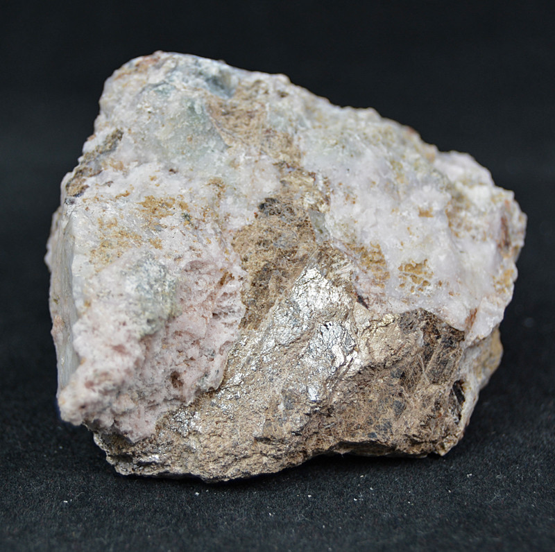 Raite, zorite, mountainite