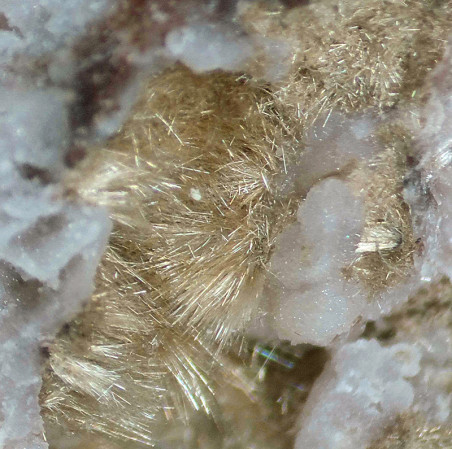 Close-up of fibrous raite