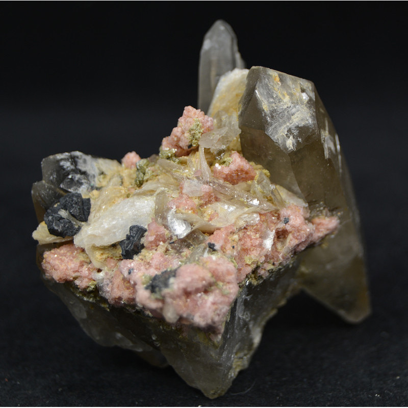 Bertrandite, rhodochrosite