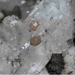 Epididymite, synchysite-(Ce)