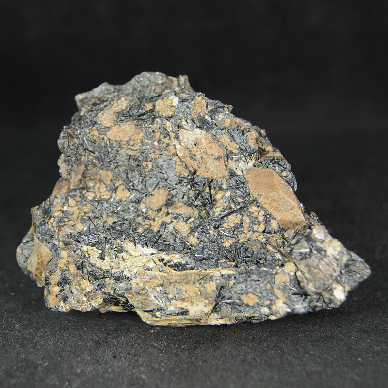 Eudialyte, aegirine, murmanite