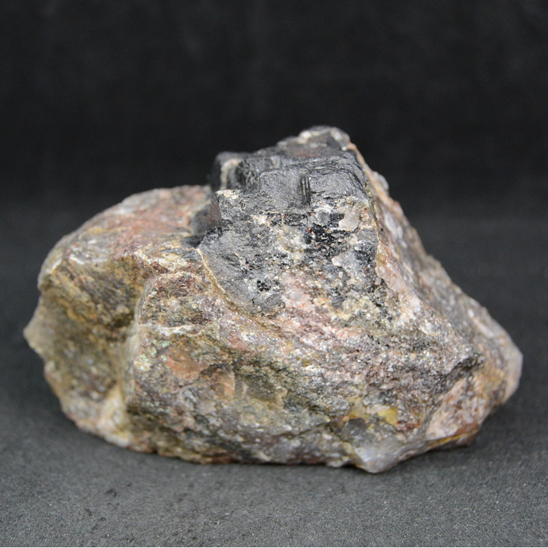 Ferberite, scheelite