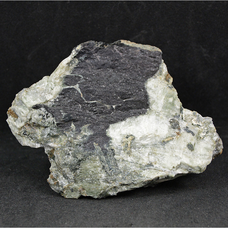 Aenigmatite