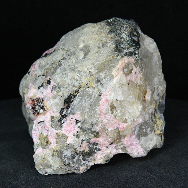 Tugtupite, neptunite, lovdarite