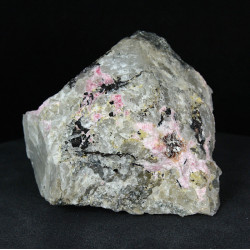 Tugtupite, neptunite, lovdarite