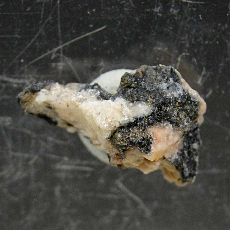 Ferri-pedrizite (sodic-ferripedrizite)