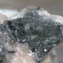 Ferri-pedrizite (sodic-ferripedrizite)