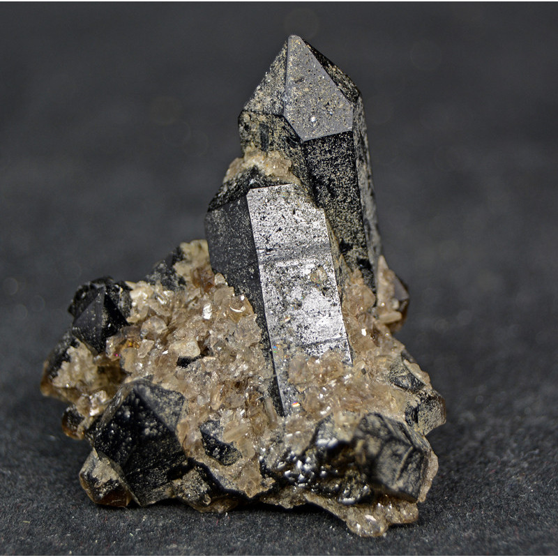 Quartz, bertrandite