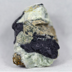 Aenigmatite